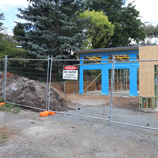 do you deliver and set up temporary fencing and what's the price for this in North Grosvenordale Connecticut